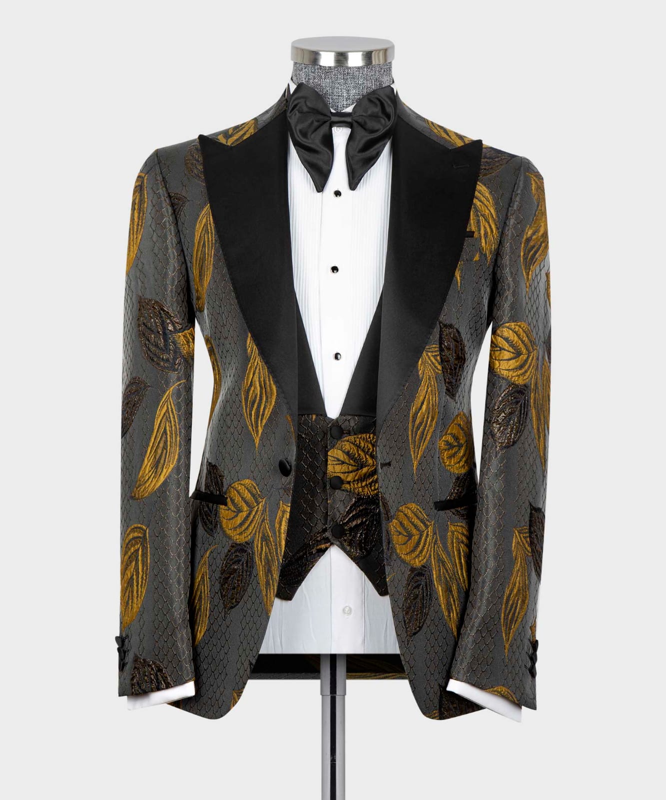 oriental-tuxedo-gold-brown1